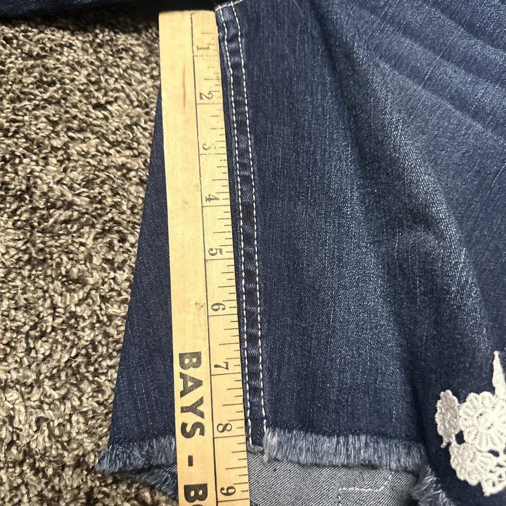 Jordache Girls Size 18 Bermuda Shorts Dark Wash Raw Hem Embroidered Flowers 30x8 - Picture 5 of 7